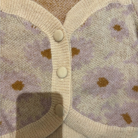 ASTR Tricia Floral Knit Cropped Sweater-retro-inspired with sweetheart neckline - Picture 5 of 8